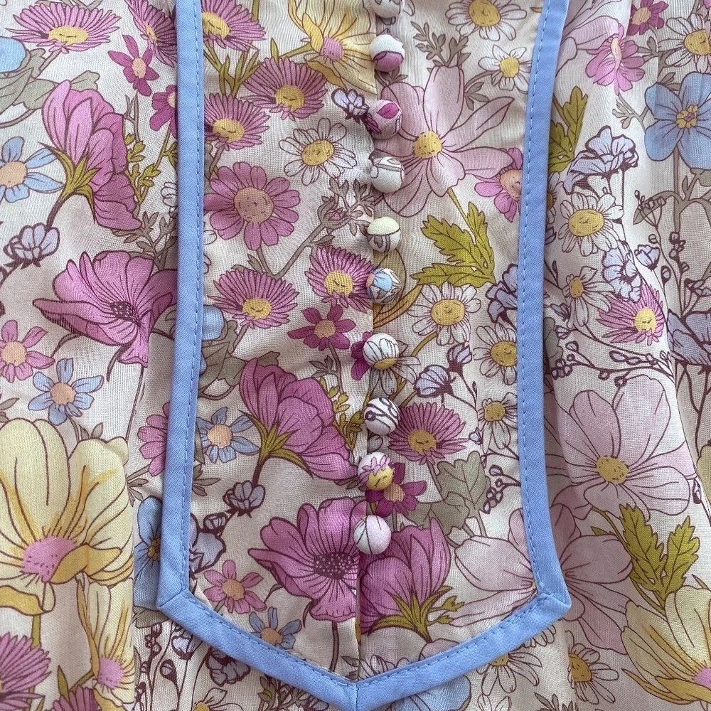 Aureum Designer's Floral Henley Puff Sleeve Blouse (NWOT) Size Small - Picture 5 of 15